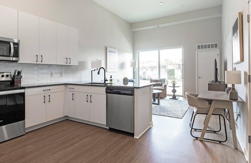 North Kansas City Apartment | Landing | Incredible 1BD, Courtyard, Pool