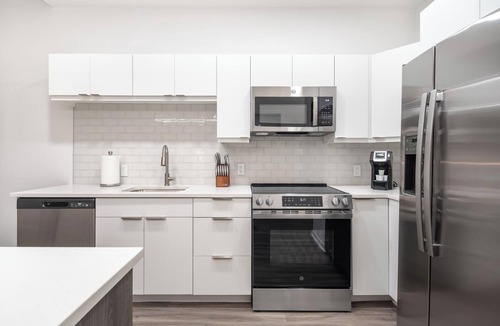 Downtown Kansas City Apartment | Landing | Incredible 1BD, Yoga Studio, Gym