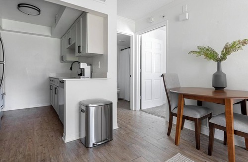 Fruitville Apartment | Landing | Modern 1BD, Clubhouse, Gym