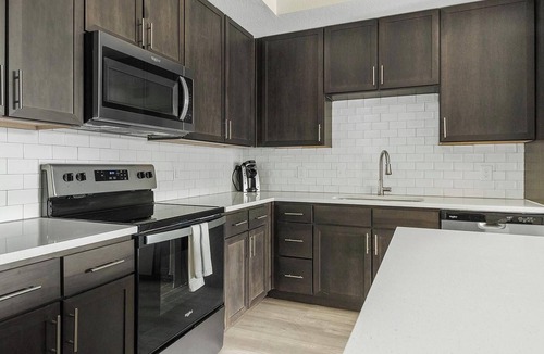Palmetto Apartment | Landing | Modern 1BD, Clubhouse, Yoga Studio