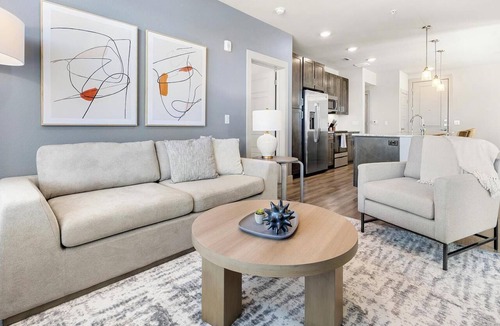 Las Colinas Apartment | Landing | Modern 1BD, Clubhouse