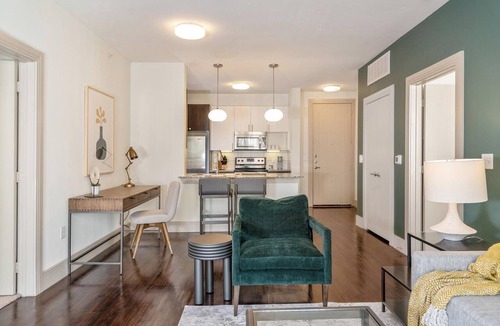 Las Colinas Apartment | Landing | Modern 1BD, Clubhouse