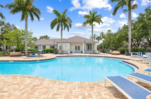 Fruitville Apartment | Landing | Modern 1BD, Gym, Clubhouse