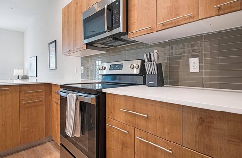 Florida Center Apartment | Landing | Modern 1BD, Gym, Game Room