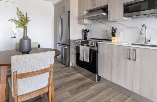 Overtown Apartment | Landing | Modern 1BD, Pool
