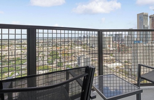 Overtown Apartment | Landing | Modern 1BD, Pool