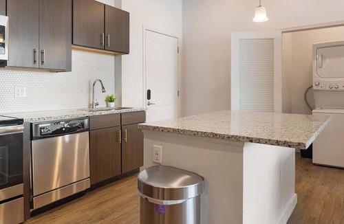Tarpon Springs Apartment | Landing | Modern 2BD, Clubhouse