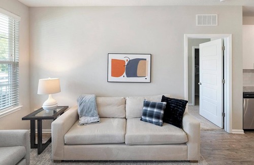 Land O' Lakes Apartment | Landing | Modern 2BD, Gym, Clubhouse