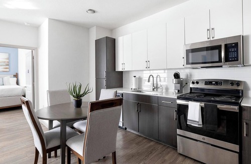 Central Arlington Apartment | Landing | Modern 2BD, Clubhouse, Gym