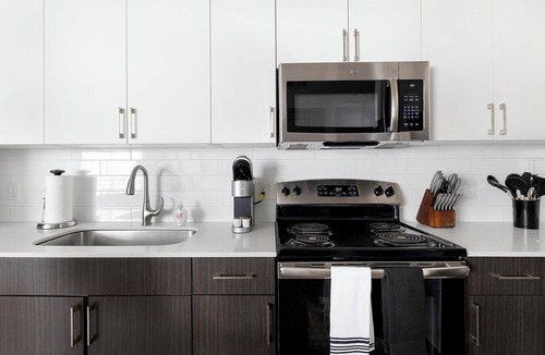 Central Arlington Apartment | Landing | Modern 2BD, Clubhouse, Gym
