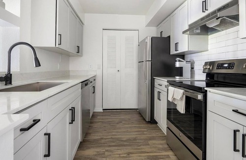 Fruitville Apartment | Landing | Modern 2BD, Gym, Clubhouse
