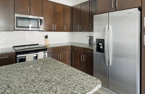 New Caney Apartment | Landing | Modern 2BD, Gym
