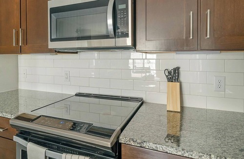 New Caney Apartment | Landing | Modern 2BD, Gym