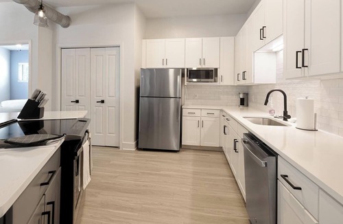 Dallas Design District Apartment | Landing | Modern 2BD, Pool, Clubhouse