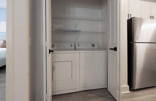 Dallas Design District Apartment | Landing | Modern 2BD, Pool, Clubhouse
