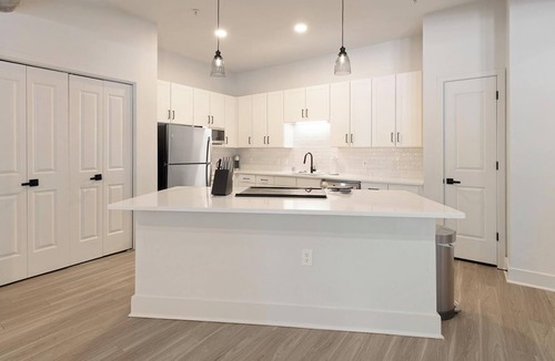 Dallas Design District Apartment | Landing | Modern 2BD, Pool, Clubhouse