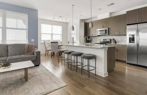 Biggar Apartment | Landing | Modern 3BD, Clubhouse, Gym