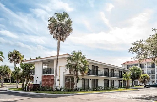 Golden Gate Apartment | Landing | Modern Studio, Clubhouse, Gym