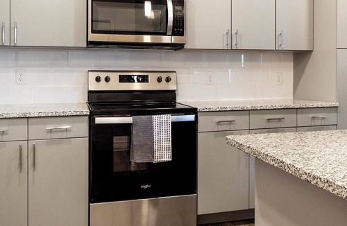 Northgate Apartment | Landing | Modern 2BD, Gym, Pool