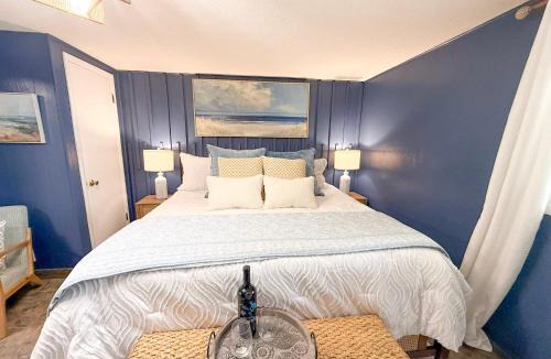 Gravois Mills House | Landing on Lake Time: Lakefront-4BD/2BA/Private Dock/Decks/Firepit-10PP