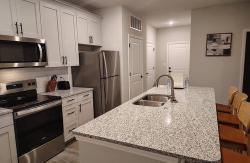 Newberry Apartment | Landing | Spectacular 2BD, Pool, Gym