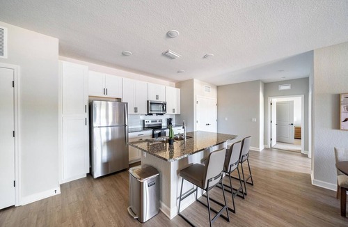 Port Malabar Apartment | Landing | Spectacular 2BD, Pool, Gym