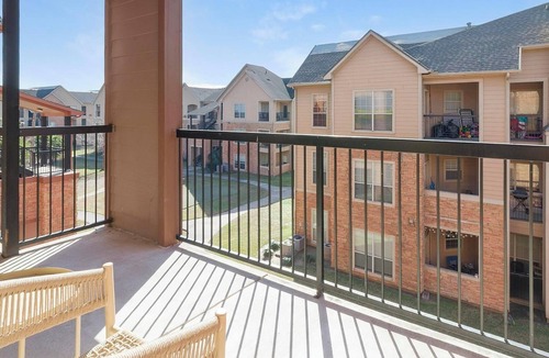 Southbelt/Ellington Apartment | Landing | Spectacular 2BD, Gym, Clubhouse