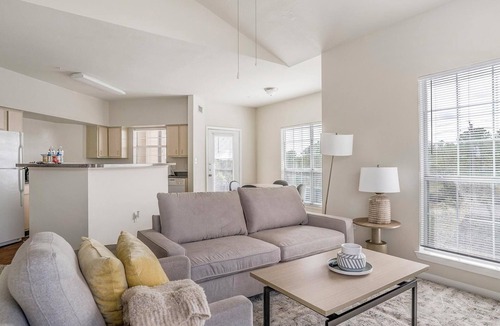 Southbelt/Ellington Apartment | Landing | Spectacular 2BD, Game Room, Clubhouse
