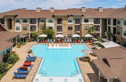 George Bush Park/Eldridge Apartment | Landing | Spectacular 2BD, Gym, Pool