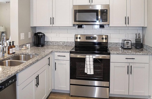 Fort Myers Apartment | Landing | Spectacular 2BD, Gym, Pool
