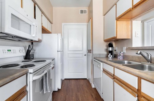 Fort Worth Apartment | Landing | Spectacular 1BD, Rooftop Lounge, Pool