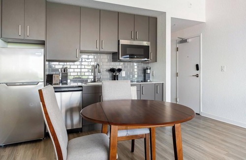 Golden Gate Apartment | Landing | Spectacular Studio, Yoga Studio