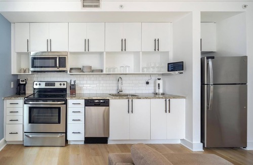 Financial District Apartment | Landing | Stunning 1BD, Yoga Studio, Gym