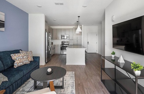 Ono Island Apartment | Landing | Stunning 1BD, Pool, Clubhouse