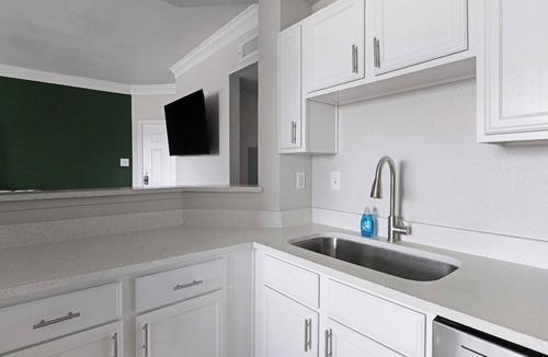 Barker Apartment | Landing | Stunning 1BD, Clubhouse