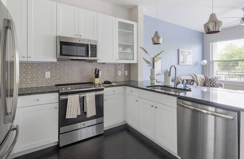 Old East Dallas Apartment | Landing | Stunning 1BD, Gym, Clubhouse