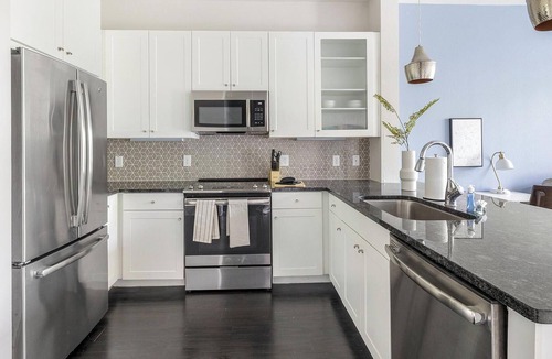 Old East Dallas Apartment | Landing | Stunning 1BD, Gym, Clubhouse