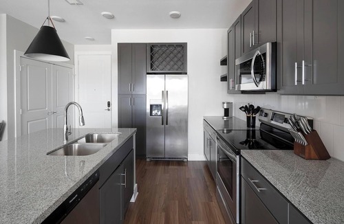 Ferndale Apartment | Landing | Stunning 2BD, Yoga Studio, Gym