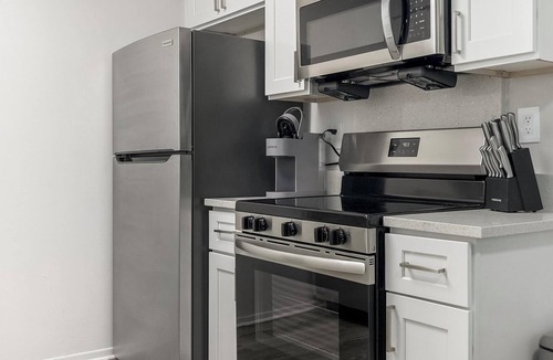 Dunedin Apartment | Landing | Stunning 2BD, Gym