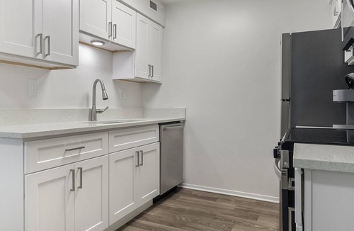 Dunedin Apartment | Landing | Stunning 2BD, Gym