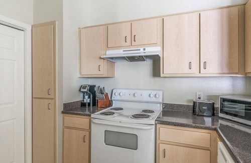 Southbelt/Ellington Apartment | Landing | Stunning 2BD, Pool, Clubhouse