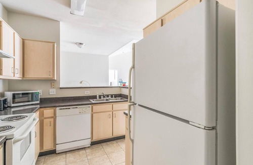 Southbelt/Ellington Apartment | Landing | Stunning 2BD, Pool, Clubhouse