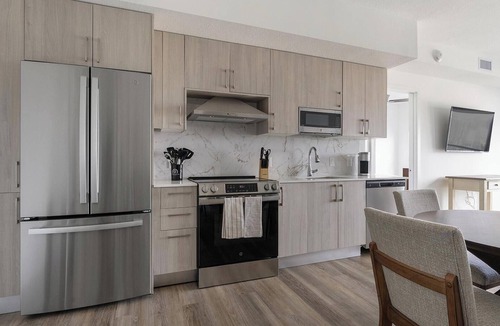 Overtown Apartment | Landing | Stunning 2BD, Pool