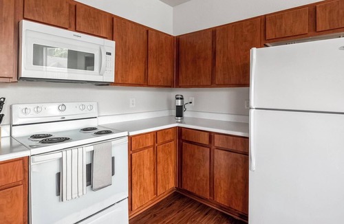 Humble Apartment | Landing | Stunning 2BD, Yoga Studio, Gym