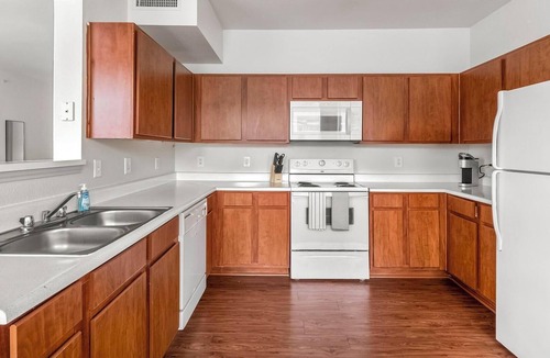 Humble Apartment | Landing | Stunning 2BD, Yoga Studio, Gym