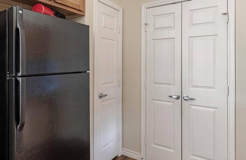South Arlington Apartment | Landing | Stunning 2BD, Pool, Gym