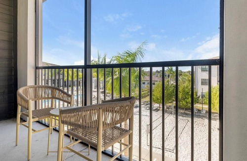 Biggar Apartment | Landing | Stunning 2BD, Gym, Pool