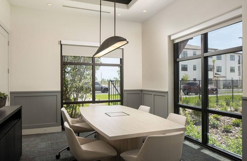 Biggar Apartment | Landing | Stunning 2BD, Gym, Pool