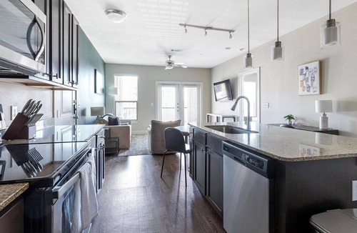 Gruene Apartment | Landing | Stunning 1BD, Gym, Pool