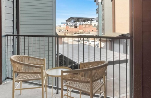 Northgate Apartment | Landing | Stylish 2BD, Gym, Pool